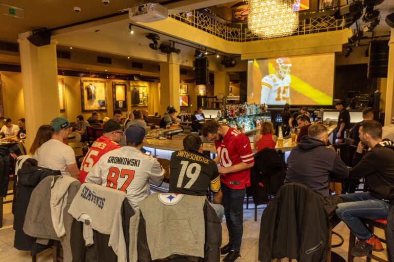 Super Bowl živě v Hard Rock Cafe Praha