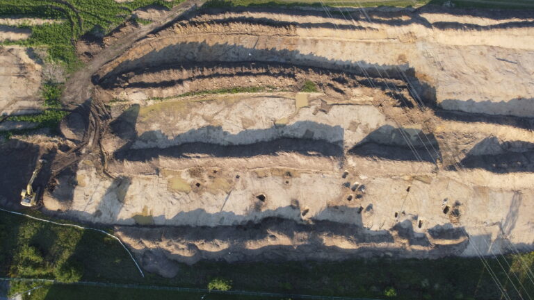 Archeologové odkryli nový hrob bojovníka